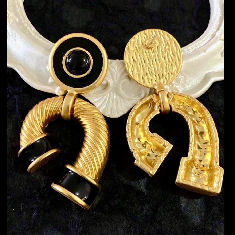 Vintage Black Enamel Lucky Horseshoe Earrings – Elegant Statement Design - Picture 4 of 5